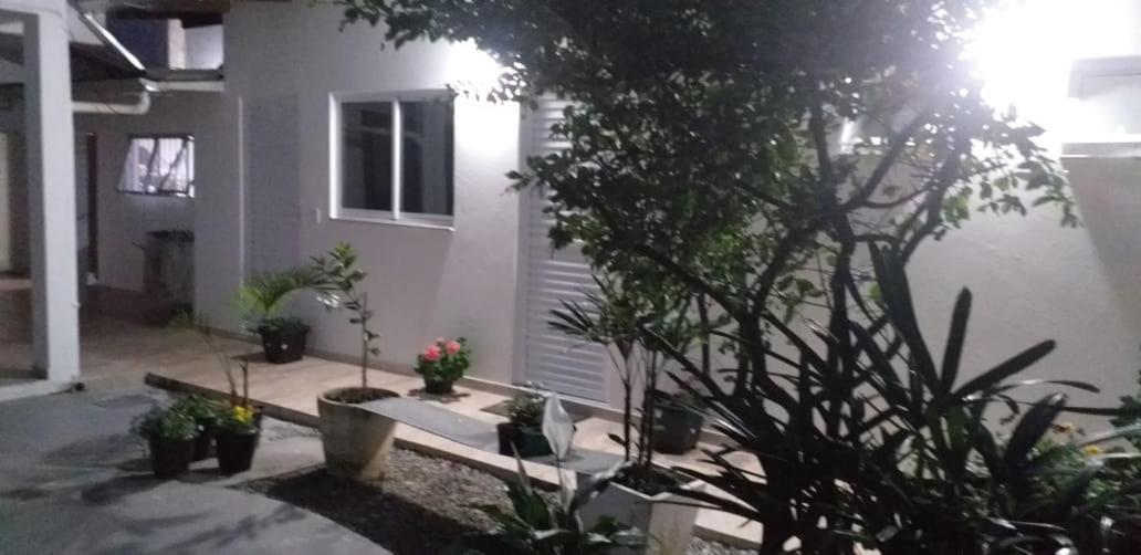 Appartement Pousada Casa Verde - Quartos Individuais - Smart Tv 32 - E Banheiro Privativo à Itajaí Extérieur photo